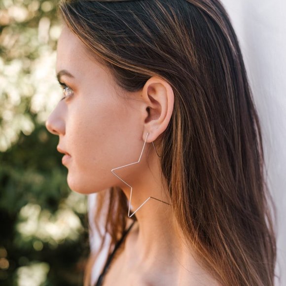 “Movie Star” Large Hoop Simple Geometric Earrings - Picture 3 of 9